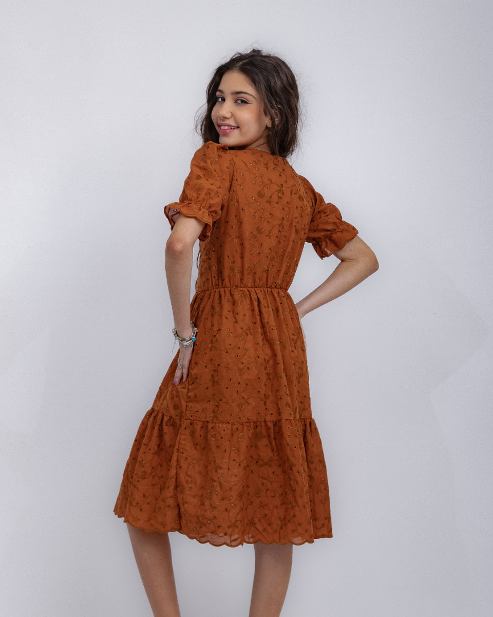 Vestido midy com manga curta juvenil